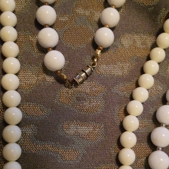 2/$25 8 Vintage Beaded Necklaces sold as is. - Picture 3 of 5